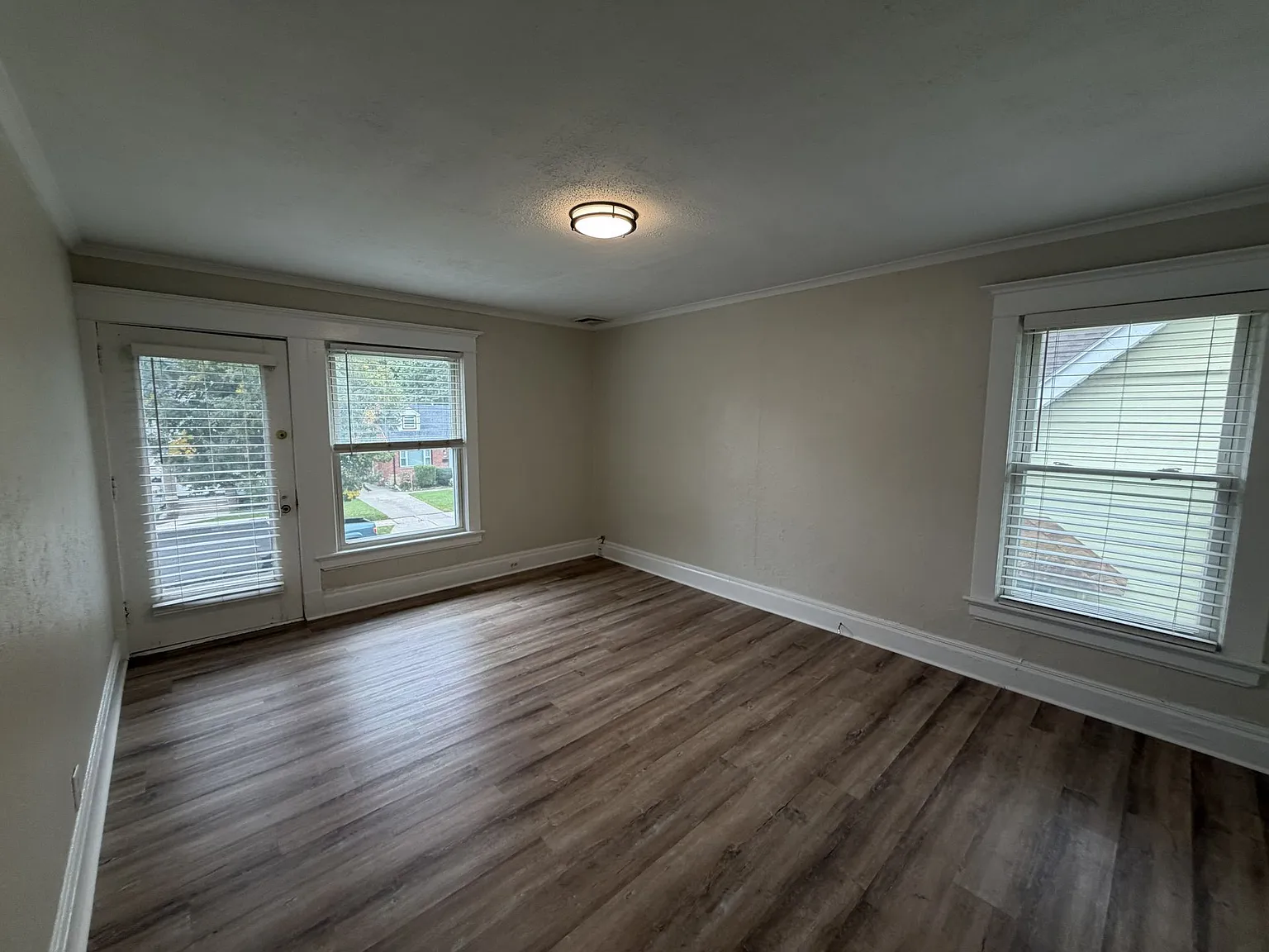 4417 Eastway St. — Photo 2