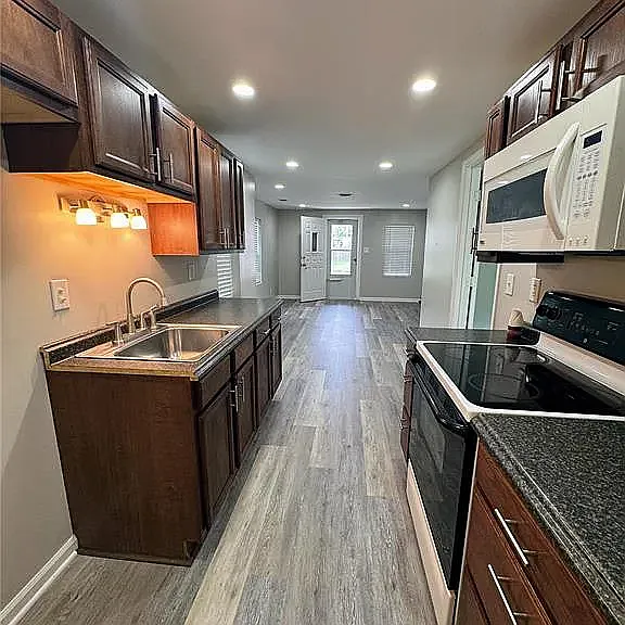 330 Crowe St — Photo 3