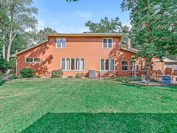 4th image of 18360 Greenleaf Dr