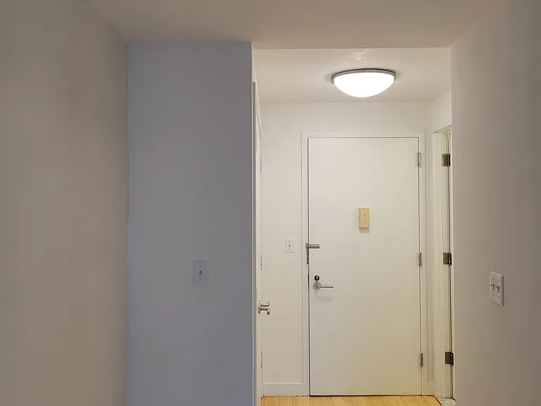252 E 2nd St #3H — Photo 4