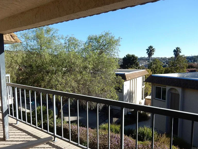 2374 Caringa Way — Photo 38