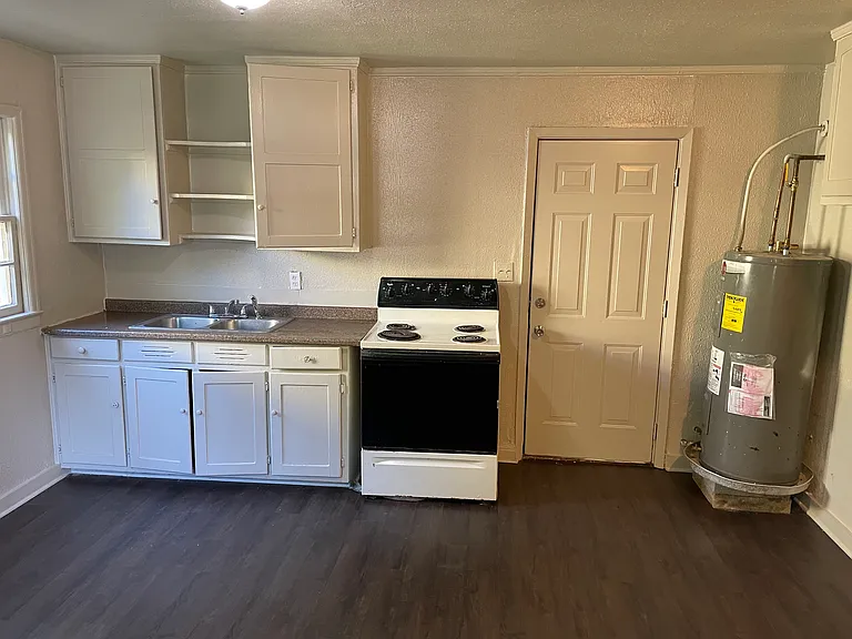 2471 Cherry St — Photo 5