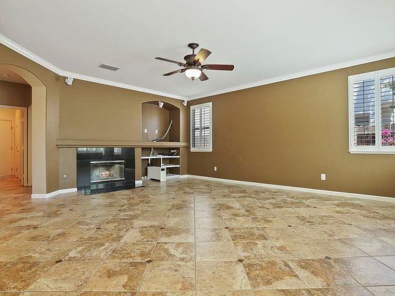 3rd image of 726 Sunnyside Ln