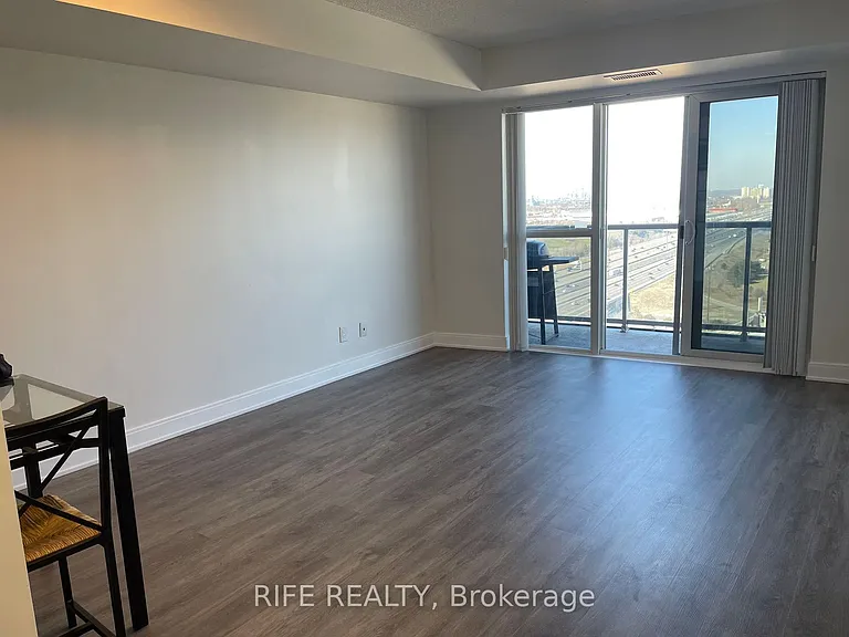 125 Village Green Sq #2406 — Photo 2