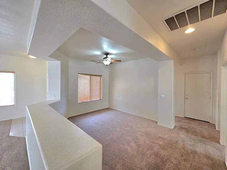 609 W Rio Vista Ln — Photo 5