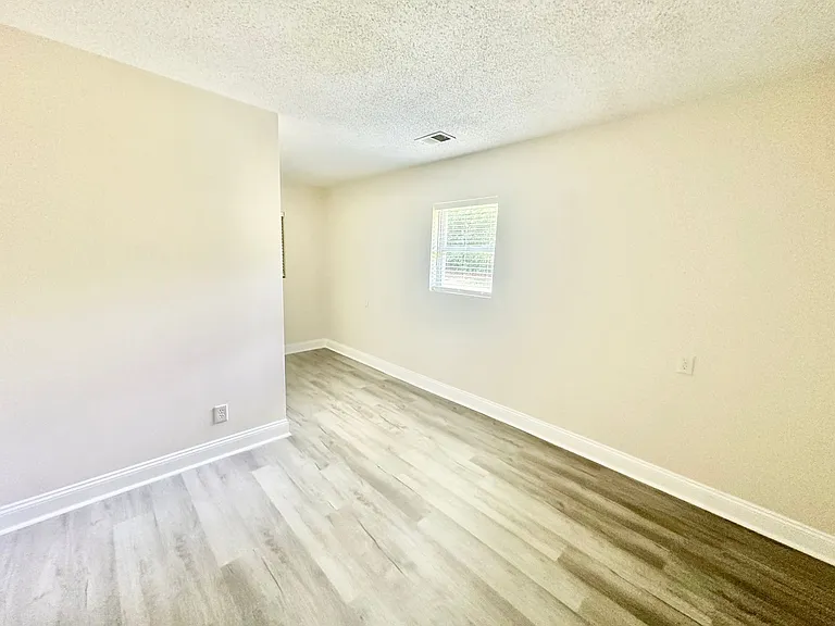 565 Harrison St — Photo 7