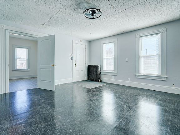 3rd image of 7 Rugraff St