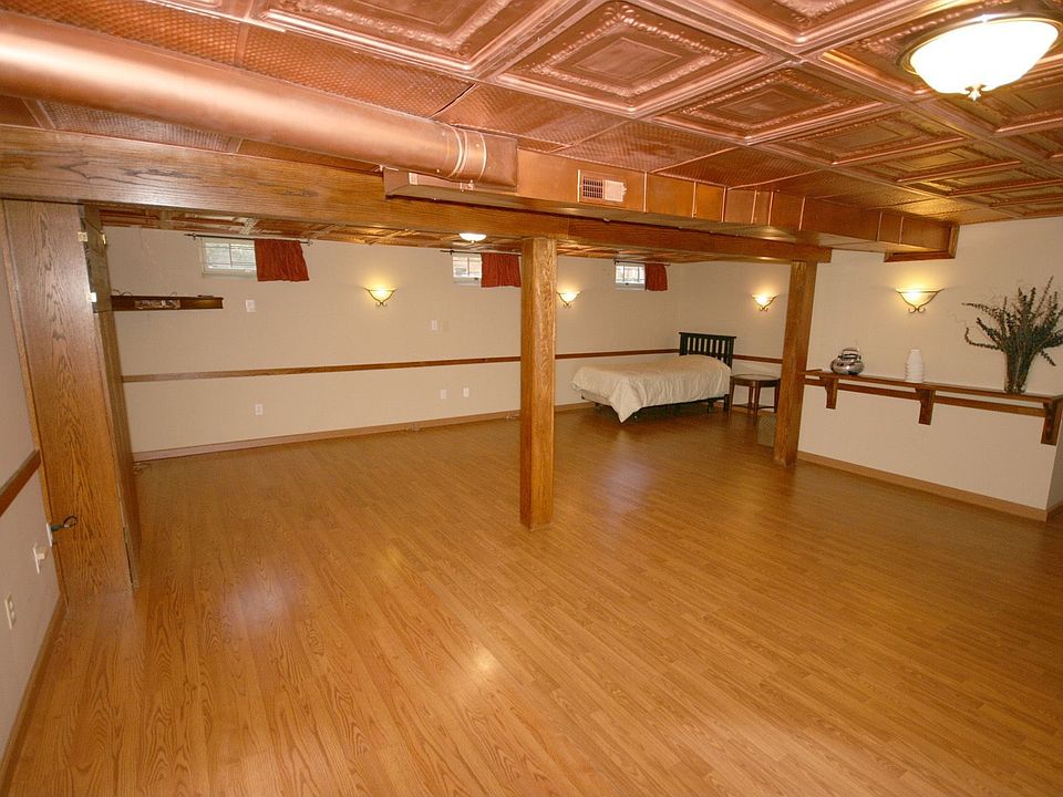 2nd image of 706 Fallside Ln