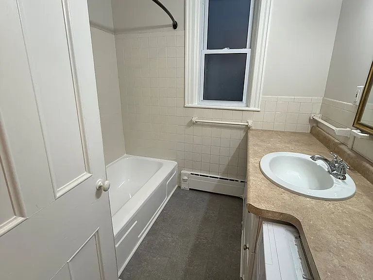 59 B Wellington St E #UPPER — Photo 15