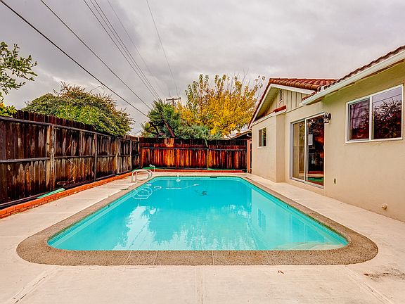 5th image of 8205 Lake Forest Dr