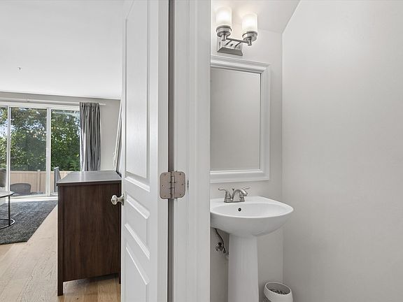 4th image of 111 Arboretum Dr