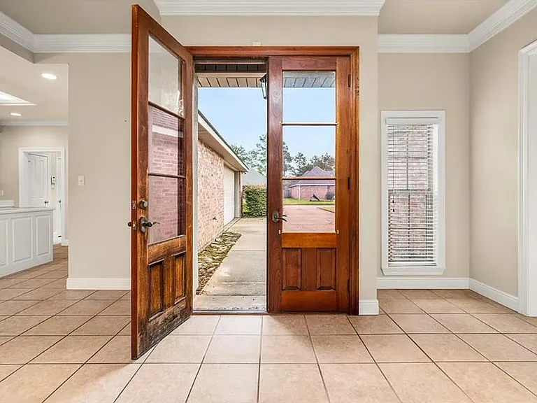 6004 Pepper Tree Dr — Photo 4