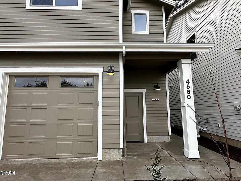 2nd image of 4560 SE Fleming St #77