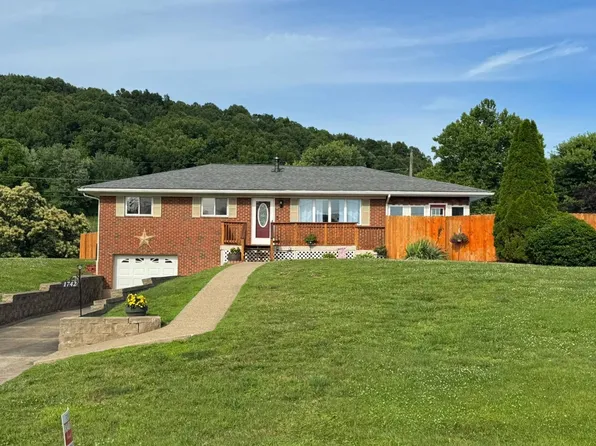 1742 Ravenswood Rd, Ravenswood, WV 26164
