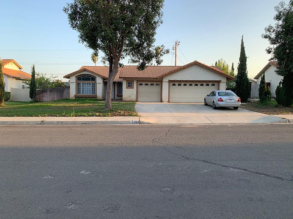 Quiet Neigborhood, wide street, driveway for more than 3 cars