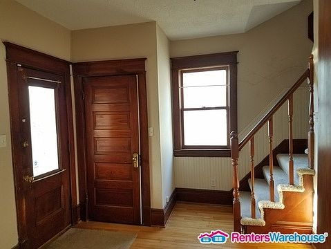 2nd image of 115 12th Ave S