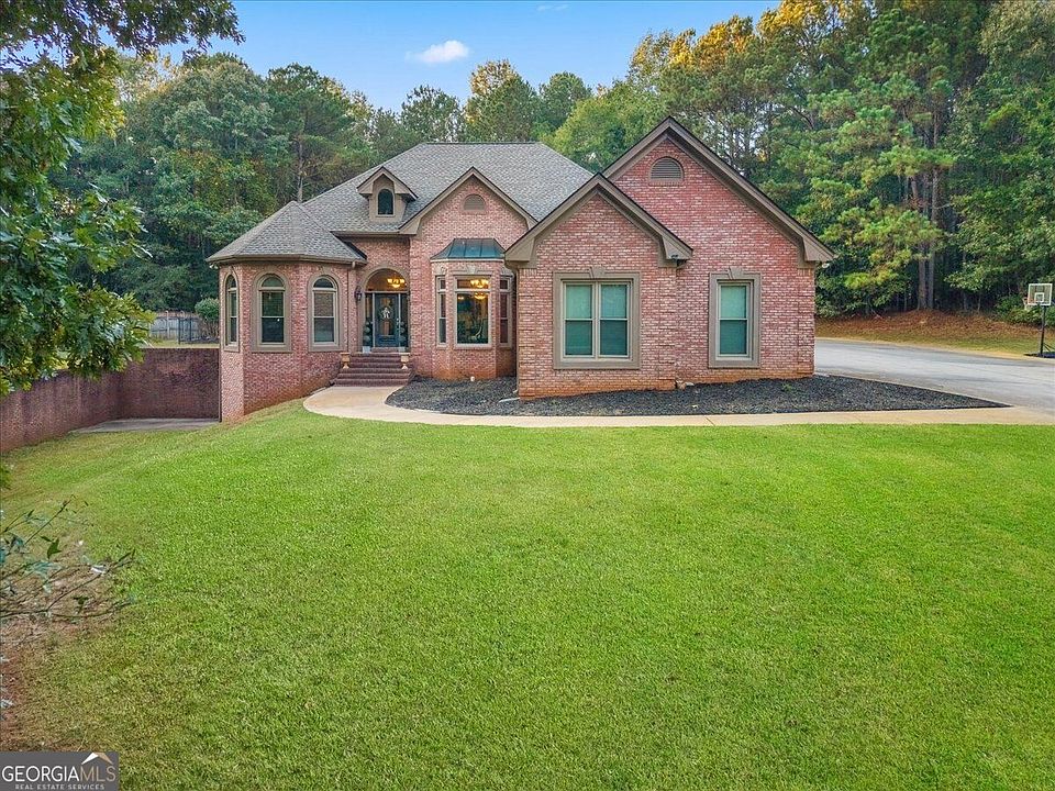 1st image of 815 Streamside Dr