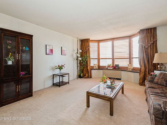 5th image of 899 S Plymouth Ct APT 905