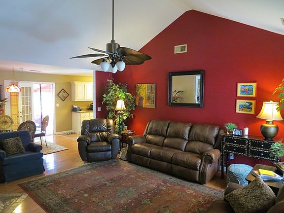 3rd image of 120 Twin Oaks Ct