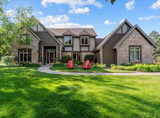 231 Crystal Dr, Hartland, WI