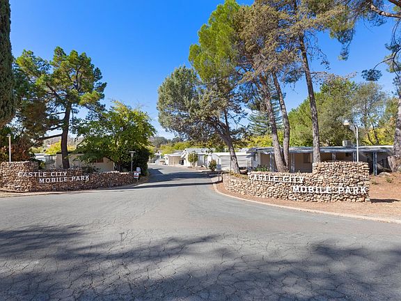 2nd image of 1850 Sunset Dr