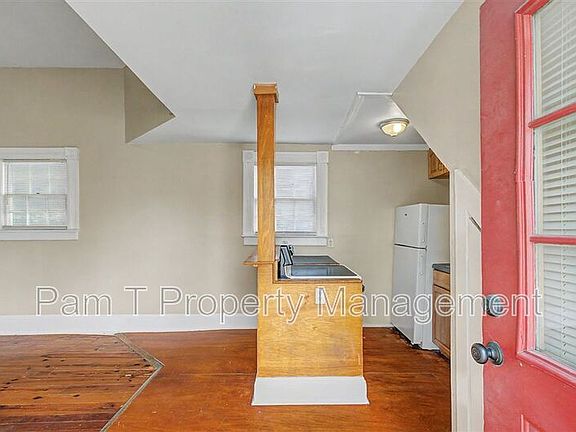 3rd image of 124 E Henry St APT D