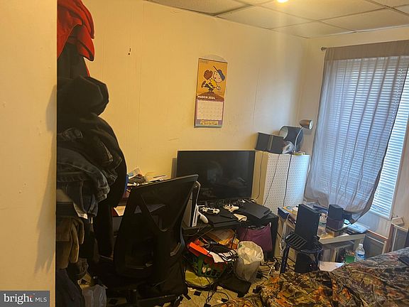 3rd image of 347 E Somerset St