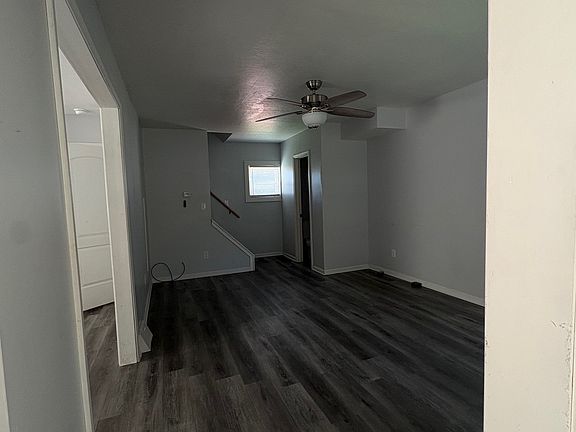 3rd image of 890 Oregon Ave