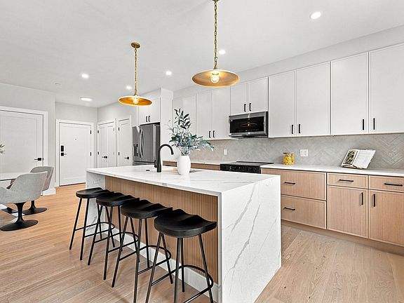 5th image of 27 Guild St #202