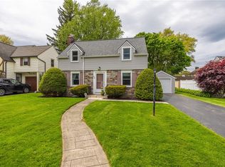 35 Hollymount Rd, Irondequoit, NY 14617