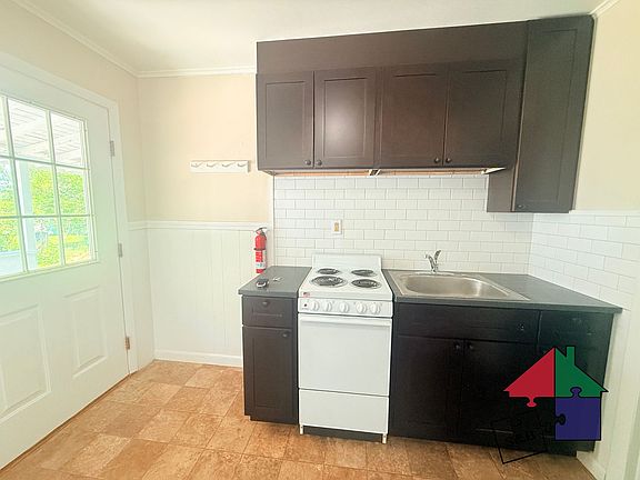 2nd image of 150 Fairground Rd #5