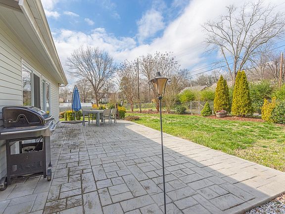 211 Thorton Avenue-11