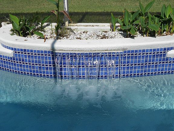 Your Sparkling Screened Pool
