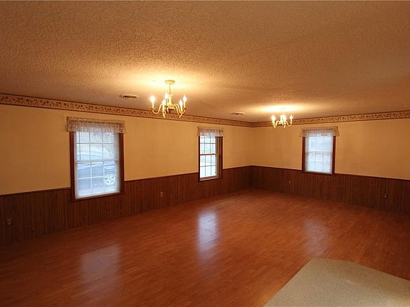 5th image of 629 Canterbury Dr