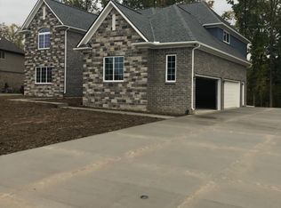 24079 Deerhawk Dr, New Boston, MI