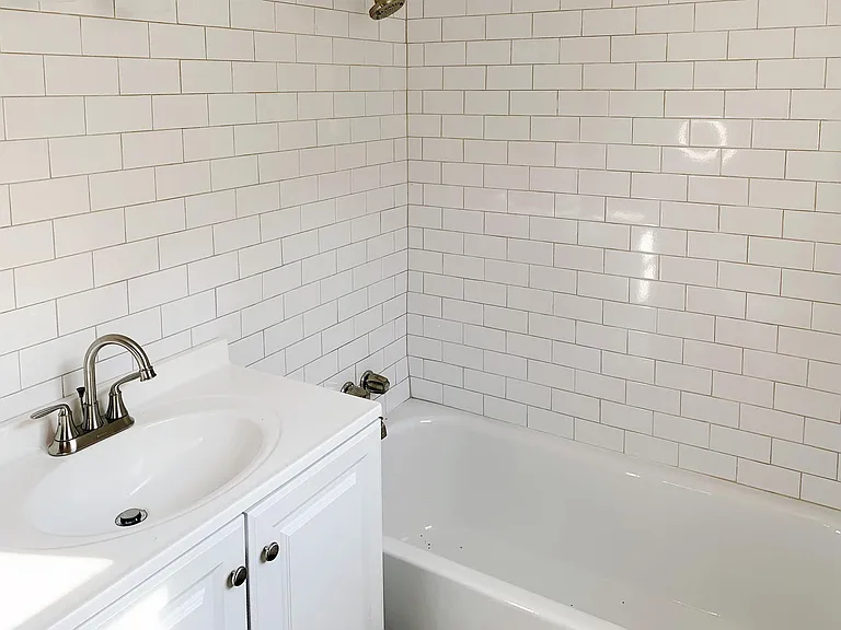 Stroud Dr SE — Photo 9
