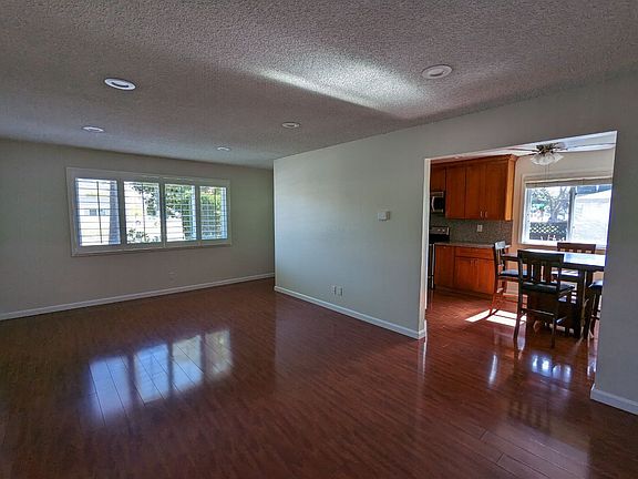 4th image of 987 S Park Victoria Dr