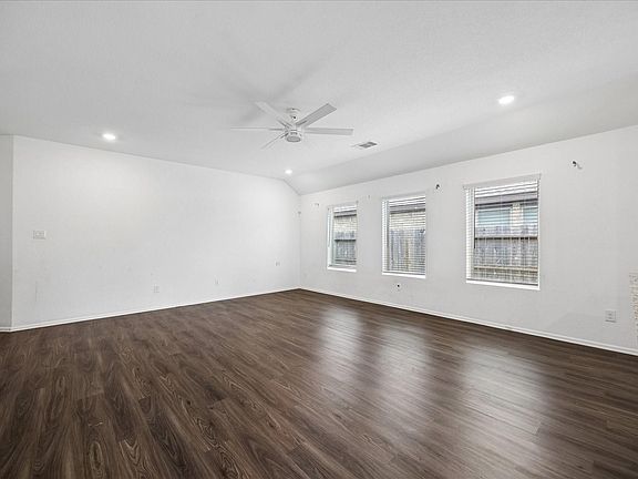 4th image of 7726 Jasmine Chase Dr