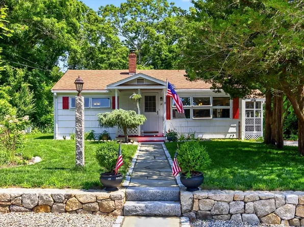 18 Seaview Rd, Bourne, MA 02532