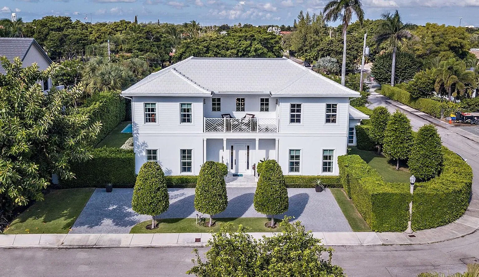 6 bed, 7.0 bath, 4177 sqft, $26,000 — Photo 2