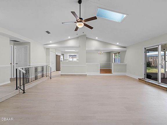 4th image of 18 Heather Ln