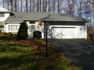 16 Hunters Cir, Lebanon, NJ 08833