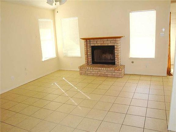 5th image of 4616 Loma Linda Cir