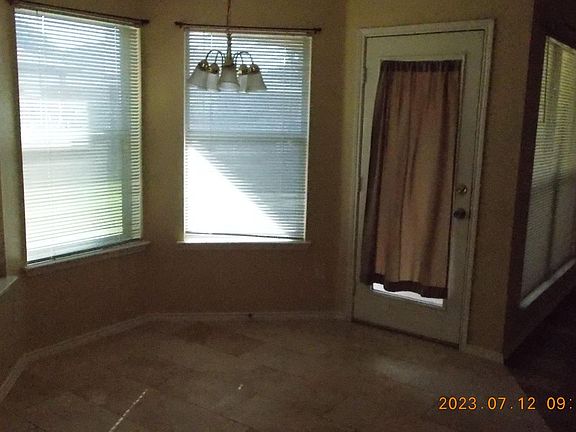 5th image of 325 McMurtry Dr