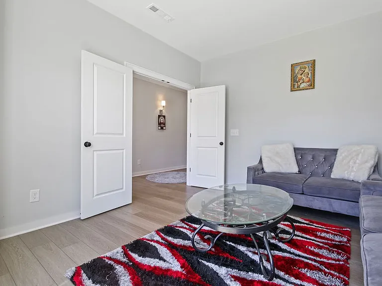 917 Plowson Rd — Photo 8