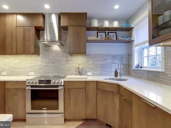 2906 13th St S APT 61, Arlington, VA 22204