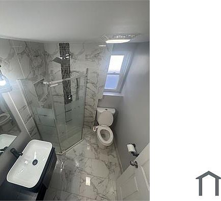 4th image of 2855 S Quinn St #2