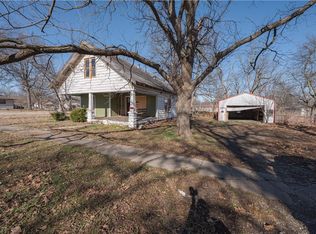 415 Elm St, Chetopa, KS 67336