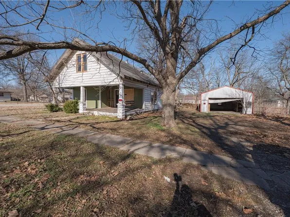 415 Elm St, Chetopa, KS 67336