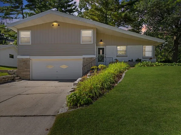 1019 Mount Mary Dr, Green Bay, WI 54311